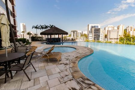 Apartamento à venda com 261m², 4 quartos e 4 vagasÁrea comum - Piscina