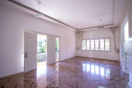 Casa de condomínio para alugar com 600m², 5 quartos e 3 vagas Casa de condomínio para alugar com 600m², 5 quartos e 3 vagasSala