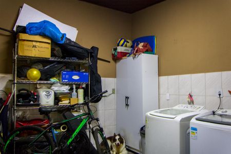 Casa à venda com 250m², 3 quartos e 4 vagas Casa à venda com 250m², 3 quartos e 4 vagasÁrea de serviço