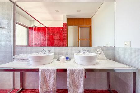 Apartamento à venda com 118m², 1 quarto e 2 vagasBanheiro da Suíte