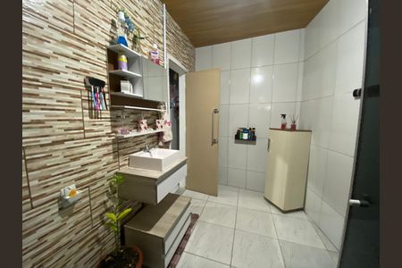 Casa à venda com 136m², 8 quartos e 3 vagasBanheiro 4