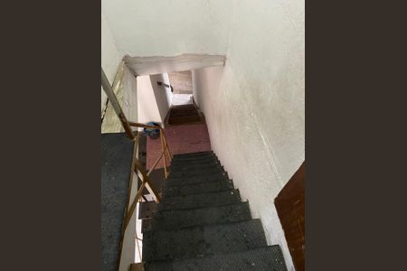 Casa à venda com 136m², 8 quartos e 3 vagasEscada