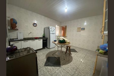 Casa à venda com 136m², 8 quartos e 3 vagasCozinha 1