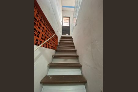 Casa à venda com 136m², 8 quartos e 3 vagasEscada