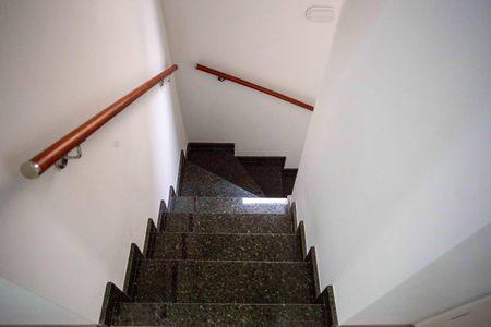 Casa à venda com 183m², 3 quartos e 4 vagasEscada