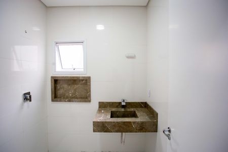 Casa à venda com 183m², 3 quartos e 4 vagasBanheiro da Suíte 1