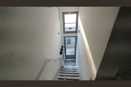 Casa para alugar com 85m², 2 quartos e sem vaga Casa para alugar com 85m², 2 quartos e sem vagaEscada - entrada