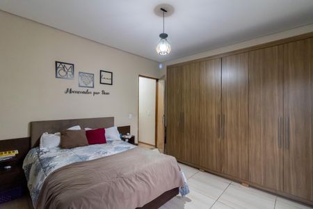 Casa à venda com 167m², 4 quartos e 2 vagasQuarto 1