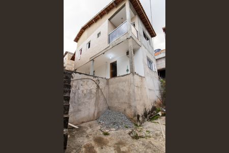 Casa à venda com 167m², 4 quartos e 2 vagasFachada
