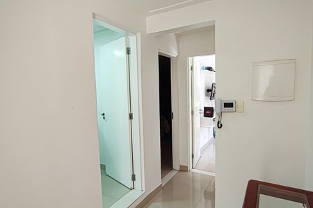 Casa à venda com 191m², 4 quartos e 5 vagas Casa à venda com 191m², 4 quartos e 5 vagasHall