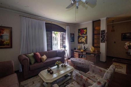 Casa à venda com 260m², 4 quartos e 4 vagas Casa à venda com 260m², 4 quartos e 4 vagasSala