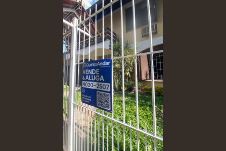 Casa à venda com 260m², 4 quartos e 4 vagas Casa à venda com 260m², 4 quartos e 4 vagasPlaca