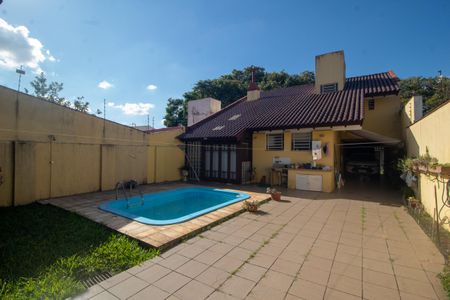 Casa à venda com 260m², 4 quartos e 4 vagas Casa à venda com 260m², 4 quartos e 4 vagasÁrea comum - Piscina
