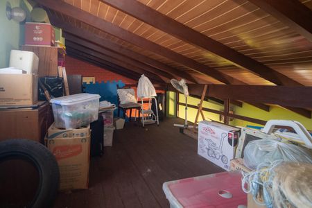 Casa à venda com 260m², 4 quartos e 4 vagas Casa à venda com 260m², 4 quartos e 4 vagasÁrea comum