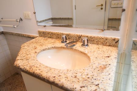 Apartamento para alugar com 90m², 2 quartos e 2 vagas Apartamento para alugar com 90m², 2 quartos e 2 vagasBanheiro da Suíte
