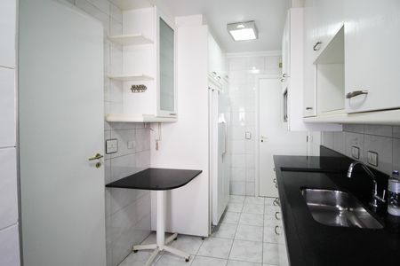 Apartamento para alugar com 90m², 2 quartos e 2 vagas Apartamento para alugar com 90m², 2 quartos e 2 vagasCozinha