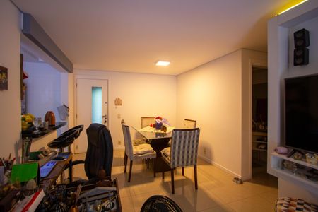 Apartamento à venda com 67m², 2 quartos e 1 vaga Apartamento à venda com 67m², 2 quartos e 1 vagaSala