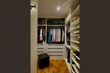 Apartamento à venda com 269m², 4 quartos e 1 vaga Apartamento à venda com 269m², 4 quartos e 1 vagaCloset suite 1