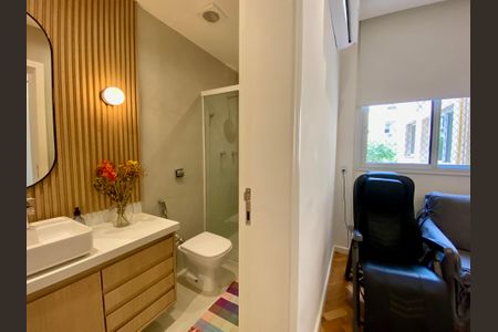 Apartamento à venda com 269m², 4 quartos e 1 vaga Apartamento à venda com 269m², 4 quartos e 1 vagaBanheiro suíte 2