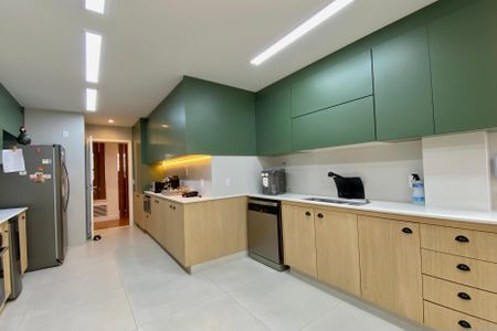 Apartamento à venda com 269m², 4 quartos e 1 vaga Apartamento à venda com 269m², 4 quartos e 1 vagaCozinha
