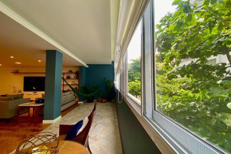 Apartamento à venda com 269m², 4 quartos e 1 vaga Apartamento à venda com 269m², 4 quartos e 1 vagaSala