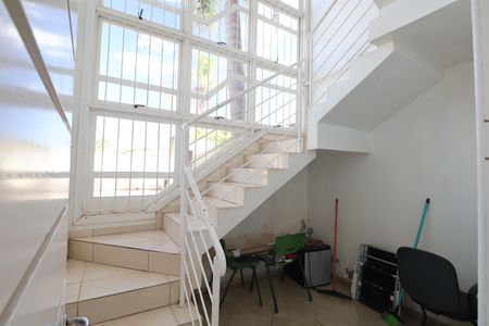 Casa à venda com 400m², 3 quartos e 2 vagasEscada