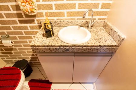 Casa à venda com 70m², 2 quartos e 2 vagasLavabo