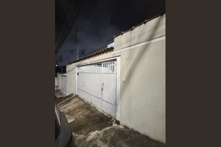 Casa à venda com 70m², 2 quartos e 2 vagasFachada