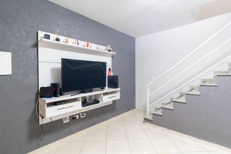 Casa à venda com 70m², 2 quartos e 2 vagasSala