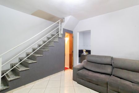 Casa à venda com 70m², 2 quartos e 2 vagasSala