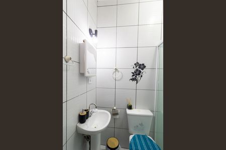 Casa à venda com 70m², 2 quartos e 2 vagasBanheiro da Suíte 1