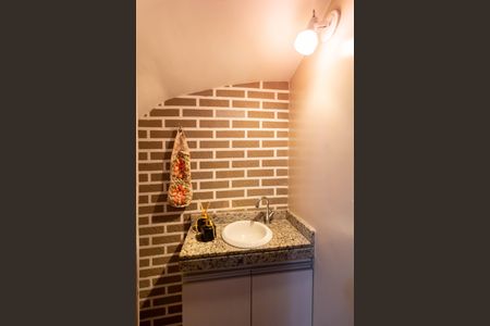 Casa à venda com 70m², 2 quartos e 2 vagasLavabo