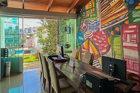 Casa à venda com 270m², 5 quartos e 3 vagasEscritório