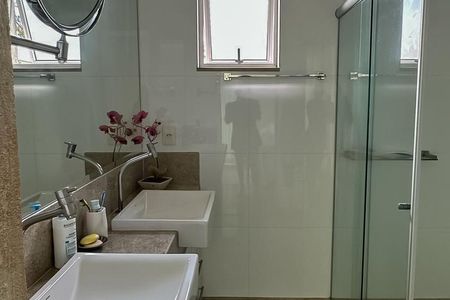 Casa à venda com 270m², 5 quartos e 3 vagasBanheiro da Suíte