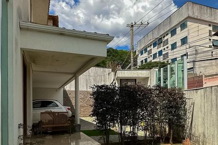 Casa à venda com 270m², 5 quartos e 3 vagasGaragem