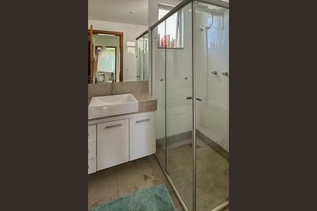 Casa à venda com 270m², 5 quartos e 3 vagasBanheiro 1