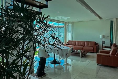 Casa à venda com 270m², 5 quartos e 3 vagasSala