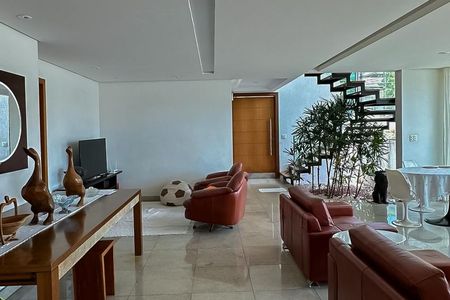 Casa à venda com 270m², 5 quartos e 3 vagasSala