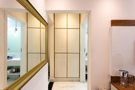 Casa à venda com 250m², 2 quartos e 1 vagaCorredor - Armários