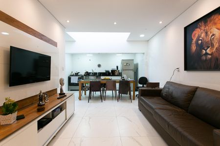 Casa à venda com 250m², 2 quartos e 1 vagaSala