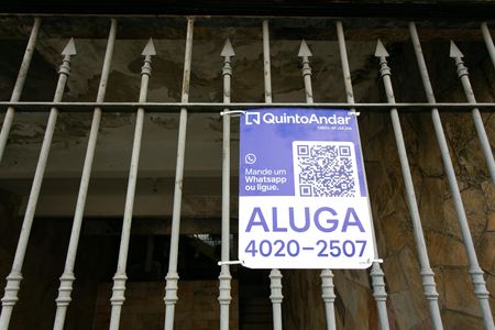 Casa à venda com 250m², 2 quartos e 1 vagaFachada e placa