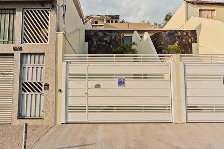 Casa à venda com 180m², 3 quartos e 1 vagaFachada + placa