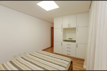 Casa à venda com 596m², 4 quartos e 8 vagas Casa à venda com 596m², 4 quartos e 8 vagasQUARTO 1