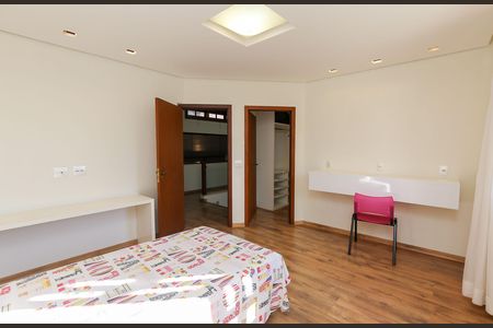 Casa à venda com 596m², 4 quartos e 8 vagas Casa à venda com 596m², 4 quartos e 8 vagasQUARTO 2