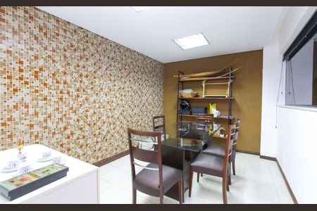 Casa à venda com 596m², 4 quartos e 8 vagas Casa à venda com 596m², 4 quartos e 8 vagasESCRITÓRIO