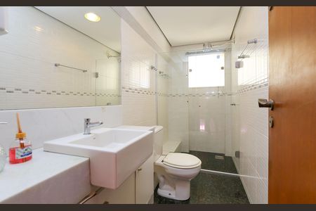 Casa à venda com 596m², 4 quartos e 8 vagas Casa à venda com 596m², 4 quartos e 8 vagasBANHEIRO 4