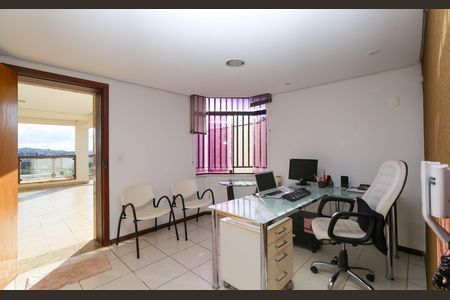 Casa à venda com 596m², 4 quartos e 8 vagas Casa à venda com 596m², 4 quartos e 8 vagasESCRITÓRIO