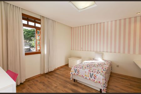 Casa à venda com 596m², 4 quartos e 8 vagas Casa à venda com 596m², 4 quartos e 8 vagasQUARTO 2
