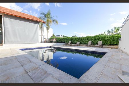 Casa à venda com 596m², 4 quartos e 8 vagas Casa à venda com 596m², 4 quartos e 8 vagasPISCINA
