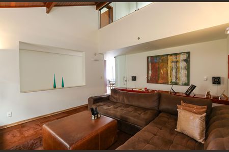 Casa à venda com 596m², 4 quartos e 8 vagas Casa à venda com 596m², 4 quartos e 8 vagasSALA DE TV